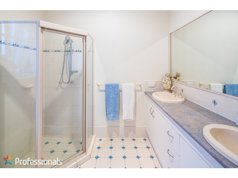 15 Kalmia Drive, Redland Bay QLD 4165