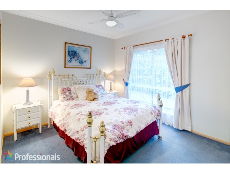 15 Kalmia Drive, Redland Bay QLD 4165