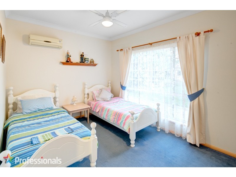 15 Kalmia Drive, Redland Bay QLD 4165