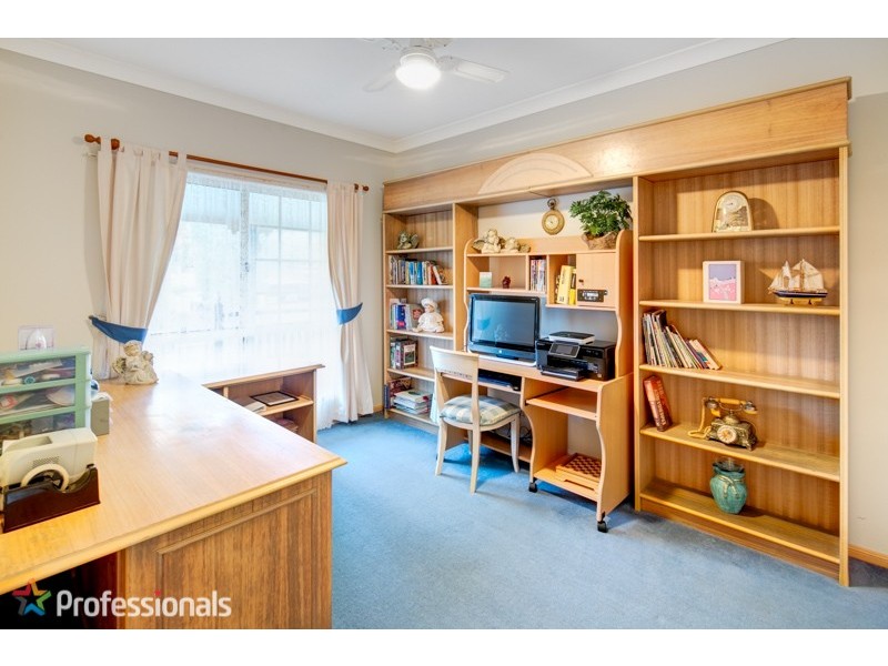 15 Kalmia Drive, Redland Bay QLD 4165