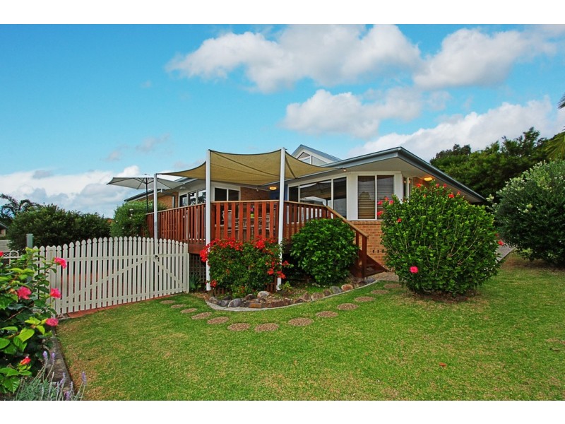 3 Blaxland Crescent, Sunshine Bay NSW 2536