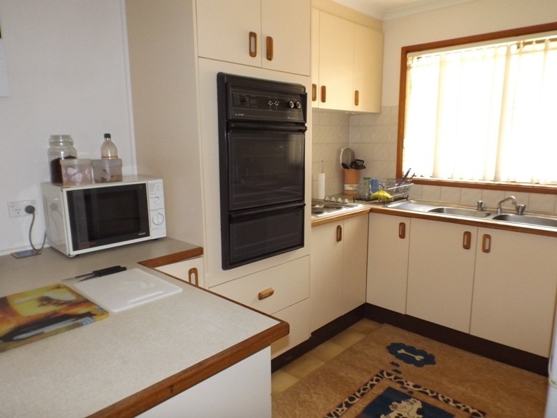 4 Joseph Street, Batehaven NSW 2536