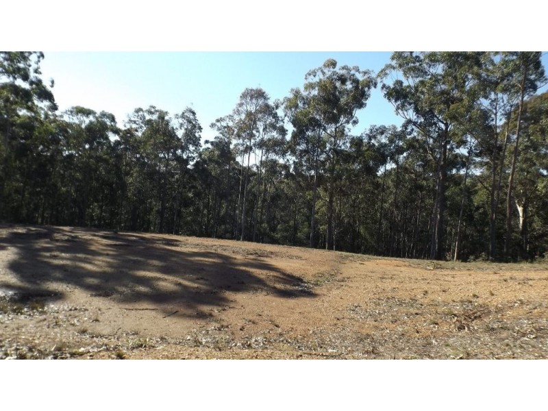 8 Woodlot Place, Batehaven NSW 2536