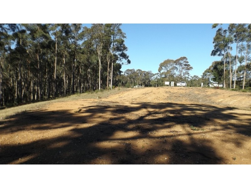 8 Woodlot Place, Batehaven NSW 2536