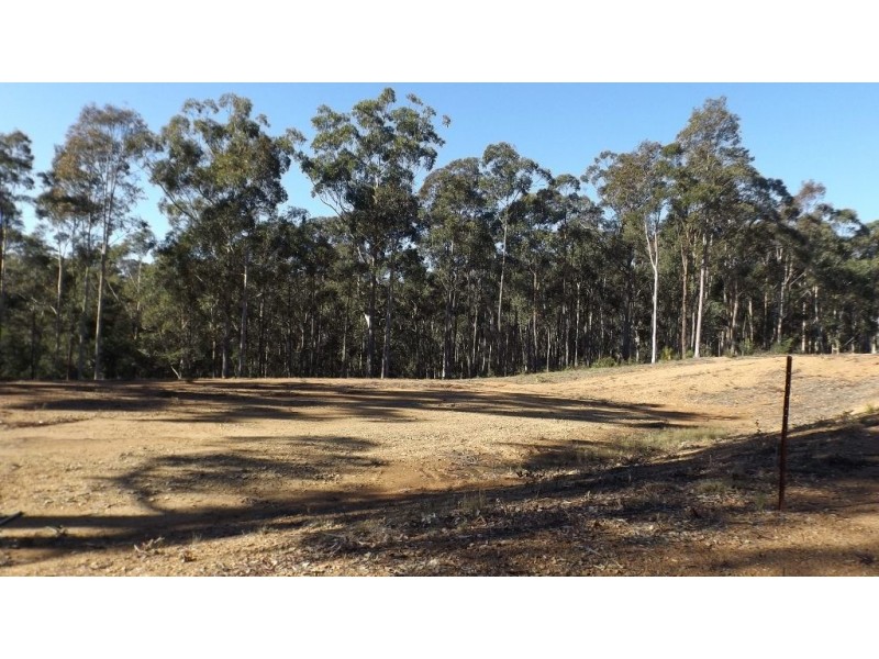 8 Woodlot Place, Batehaven NSW 2536
