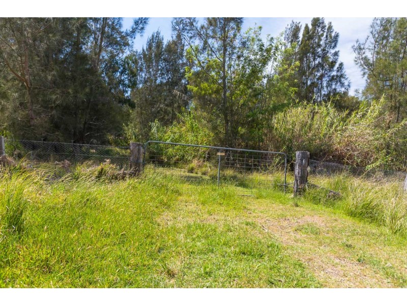 19 Munjeroo Lane, Bingie NSW 2537
