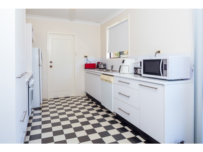 1 Berry Place, Surf Beach NSW 2536