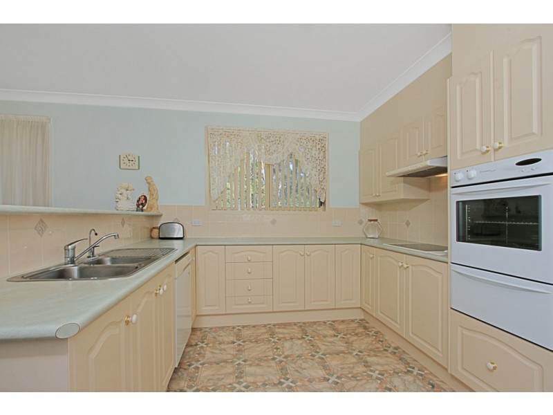 4 Wentworth Ave, Sunshine Bay NSW 2536