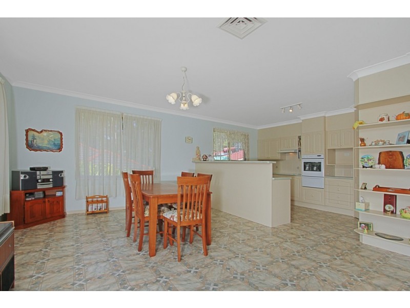 4 Wentworth Ave, Sunshine Bay NSW 2536