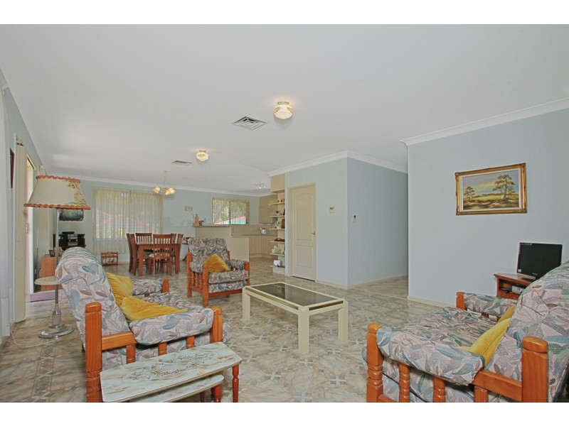 4 Wentworth Ave, Sunshine Bay NSW 2536