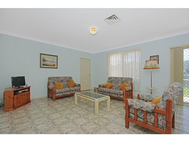 4 Wentworth Ave, Sunshine Bay NSW 2536
