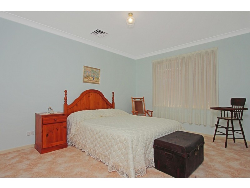 4 Wentworth Ave, Sunshine Bay NSW 2536
