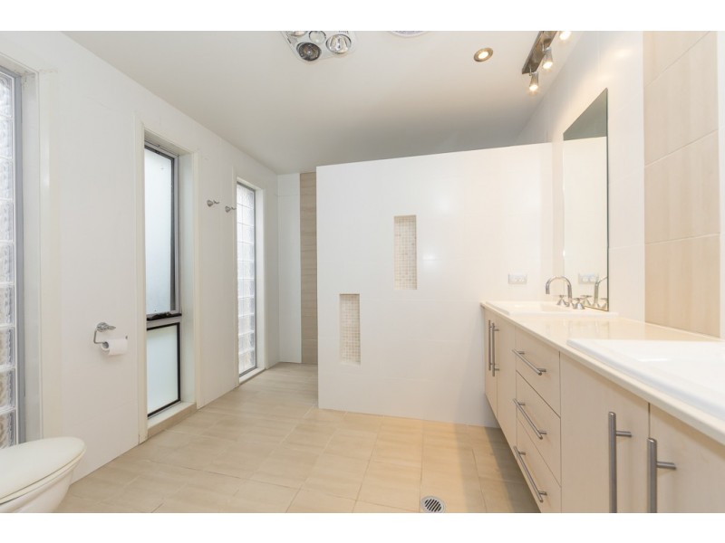 3 Batman Place, Sunshine Bay NSW 2536