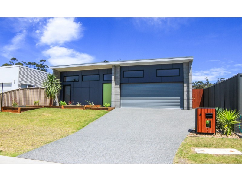 4 Griffiths Run, Broulee NSW 2537
