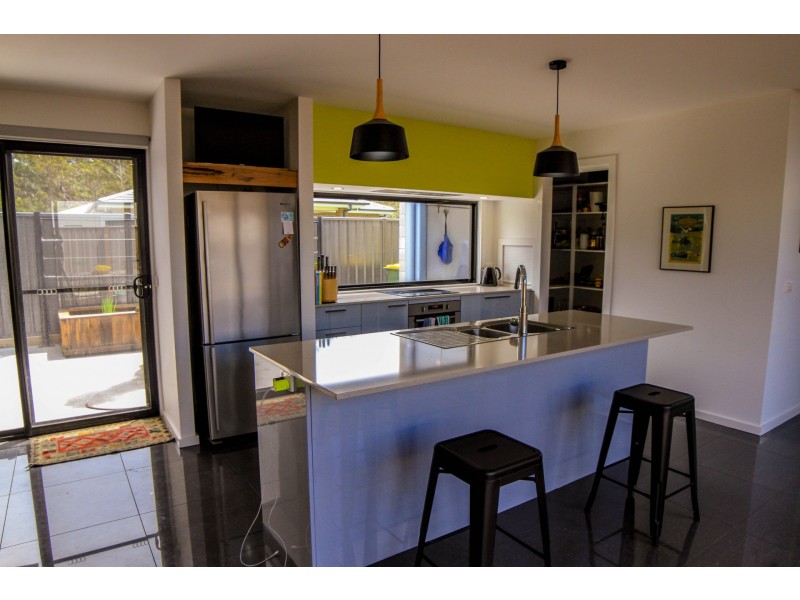 4 Griffiths Run, Broulee NSW 2537