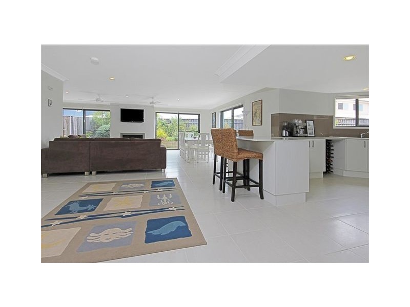 4 Beachside Boulevard, Tomakin NSW 2537