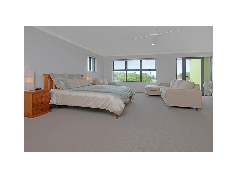 4 Beachside Boulevard, Tomakin NSW 2537