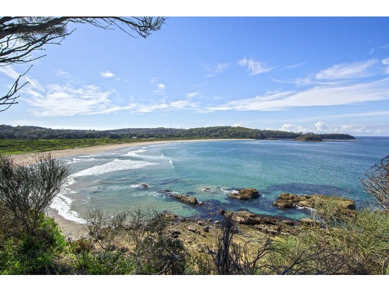 4 Beachside Boulevard, Tomakin NSW 2537