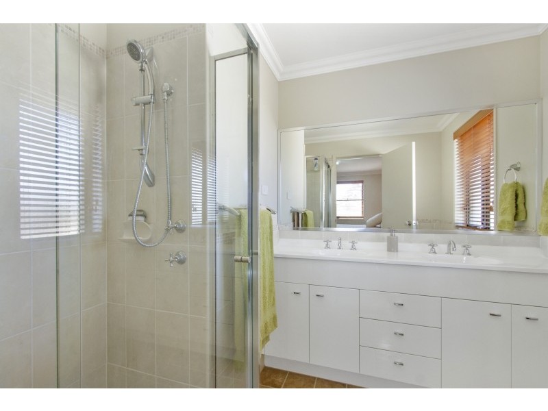 20 Mawson Place, Sunshine Bay NSW 2536