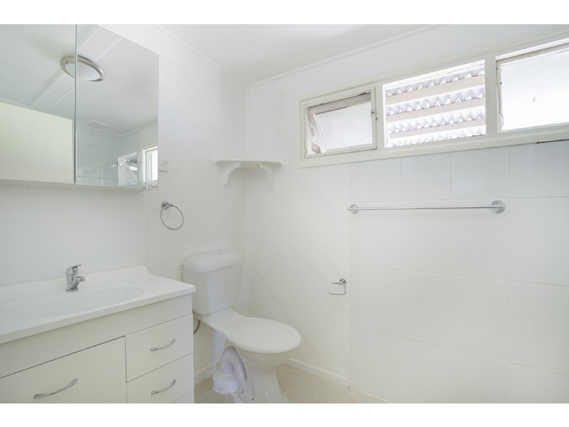 4 Pine Street, Batehaven NSW 2536