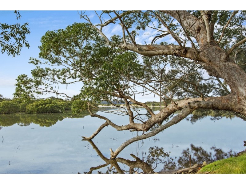 245 Annetts Parade, Mossy Point NSW 2537