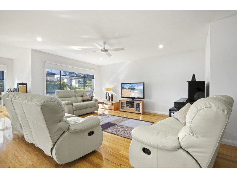 3 Hunter Place, Sunshine Bay NSW 2536