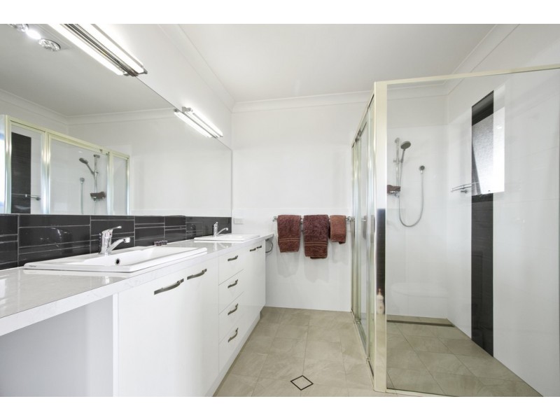 3 Hunter Place, Sunshine Bay NSW 2536