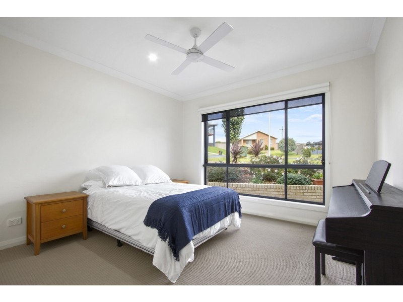 3 Hunter Place, Sunshine Bay NSW 2536