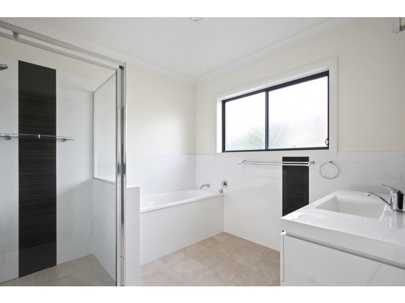 3 Hunter Place, Sunshine Bay NSW 2536