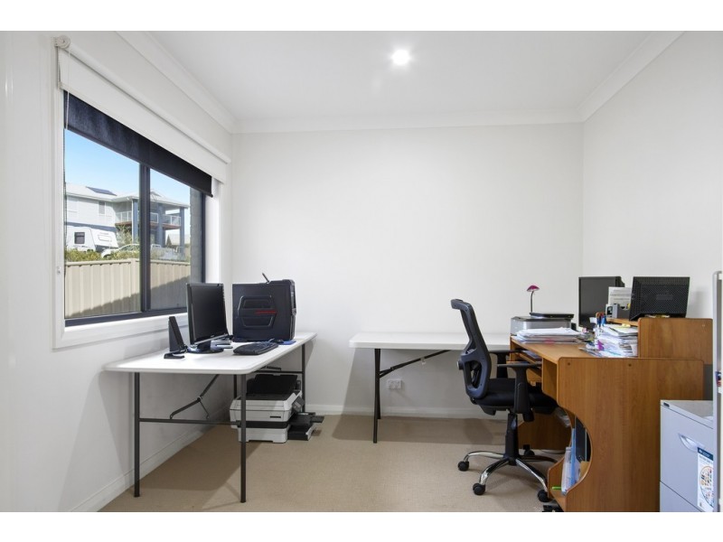 3 Hunter Place, Sunshine Bay NSW 2536