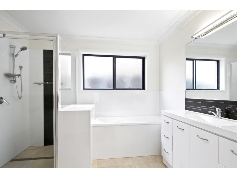 3 Hunter Place, Sunshine Bay NSW 2536