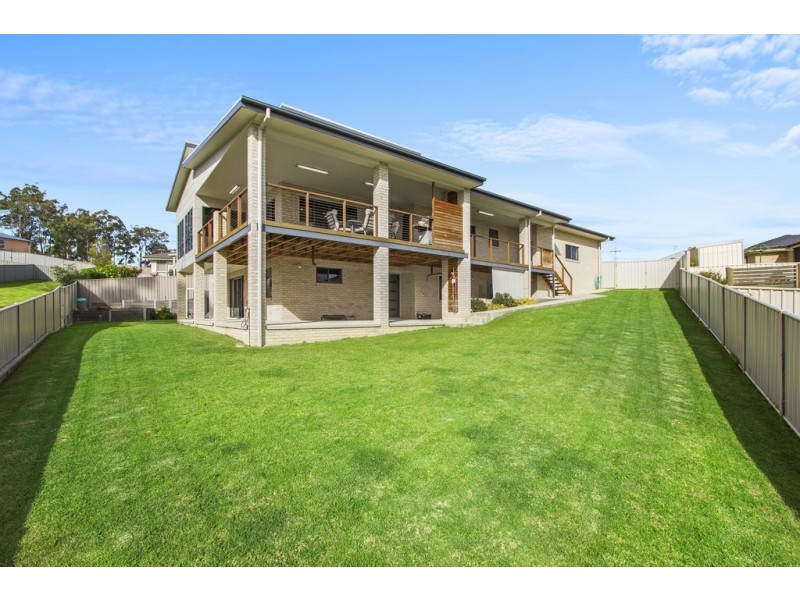 3 Hunter Place, Sunshine Bay NSW 2536