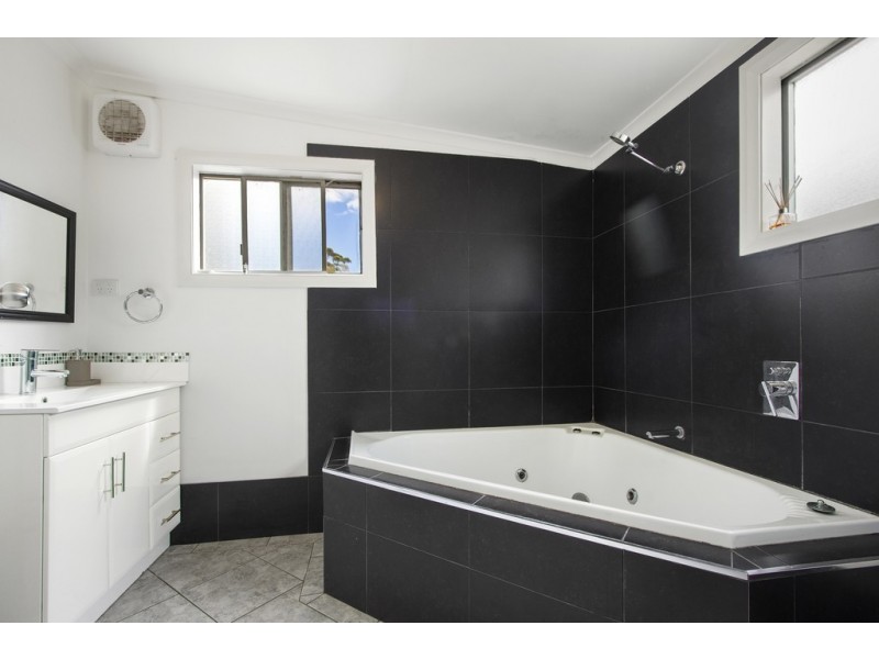 184 Vulcan Street, Moruya NSW 2537