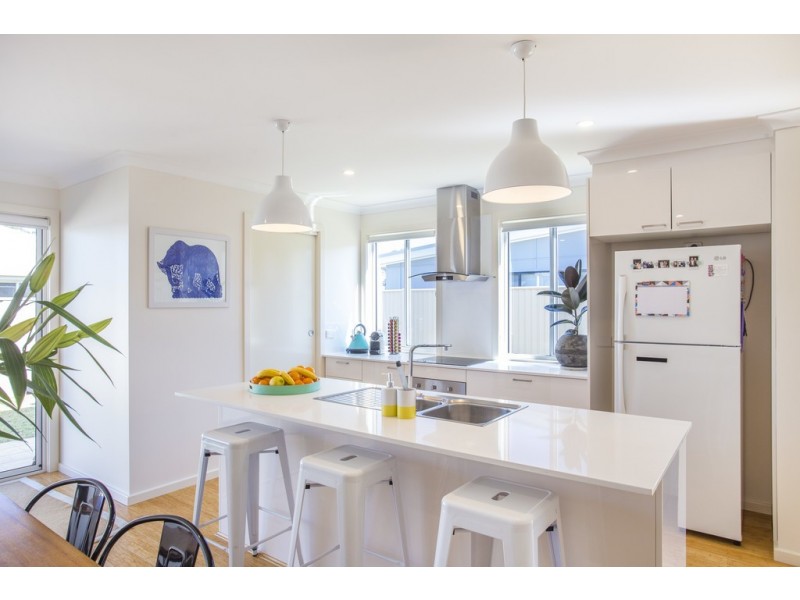 6 Griffiths Run, Broulee NSW 2537