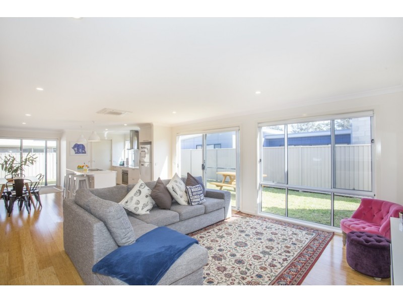 6 Griffiths Run, Broulee NSW 2537