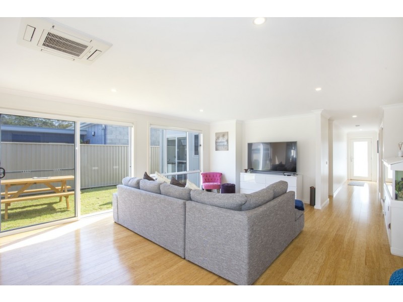 6 Griffiths Run, Broulee NSW 2537