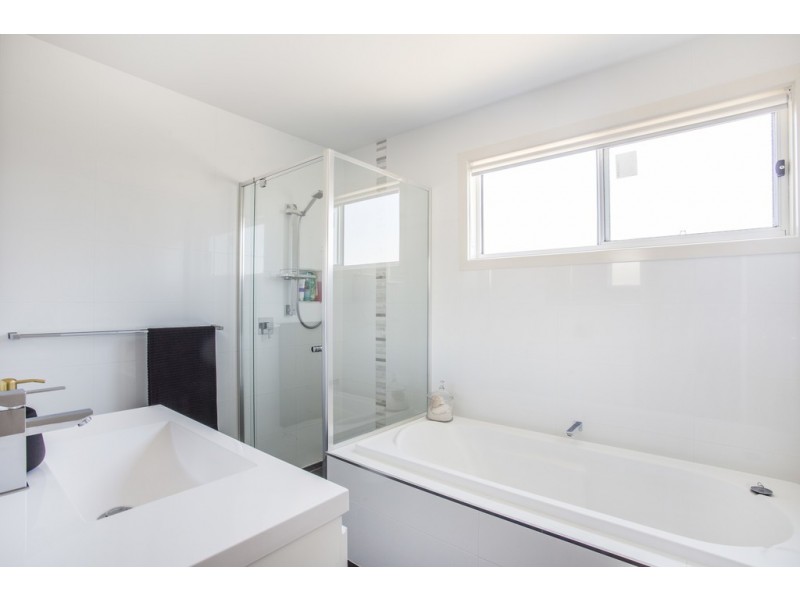 6 Griffiths Run, Broulee NSW 2537