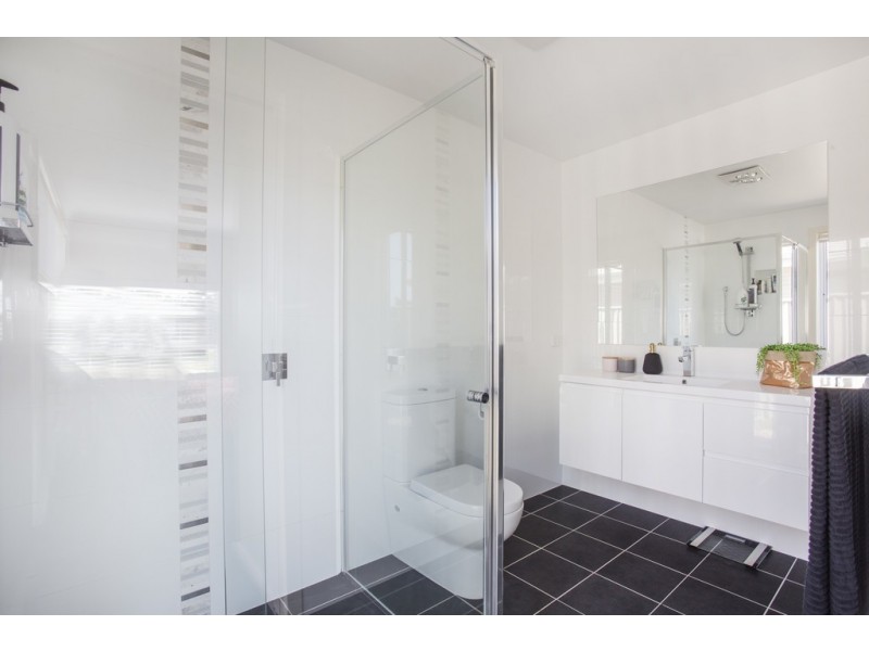 6 Griffiths Run, Broulee NSW 2537