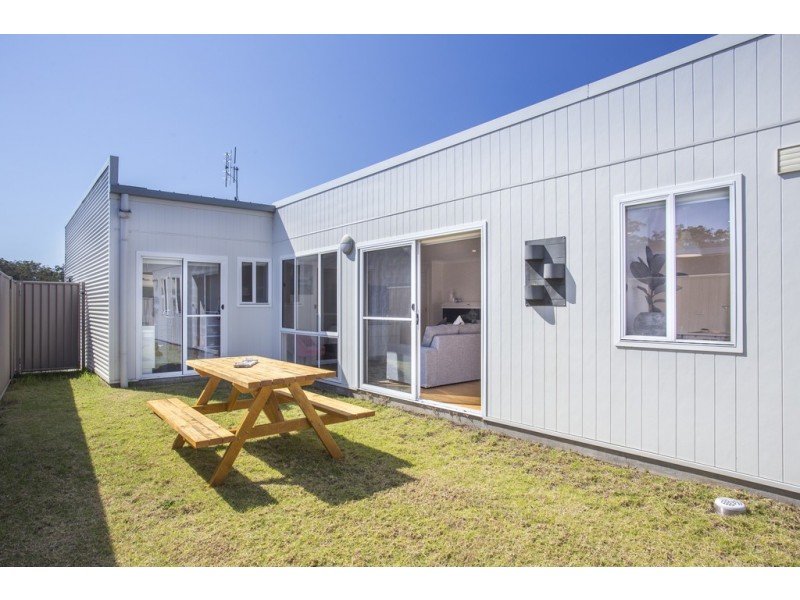 6 Griffiths Run, Broulee NSW 2537