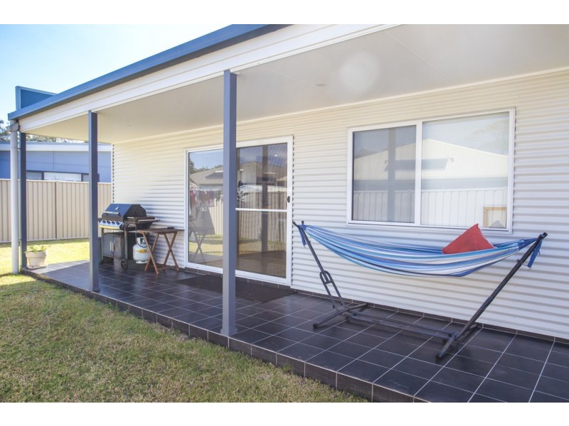 6 Griffiths Run, Broulee NSW 2537
