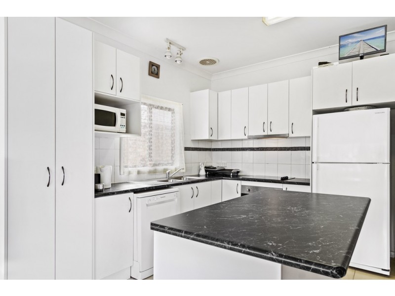 8 Clare Crescent, Batehaven NSW 2536