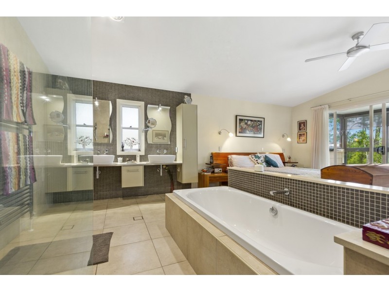 19 Annetts Parade, Mossy Point NSW 2537