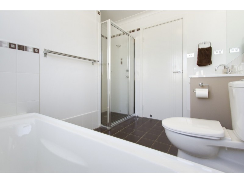 20 Freycinet Drive, Sunshine Bay NSW 2536