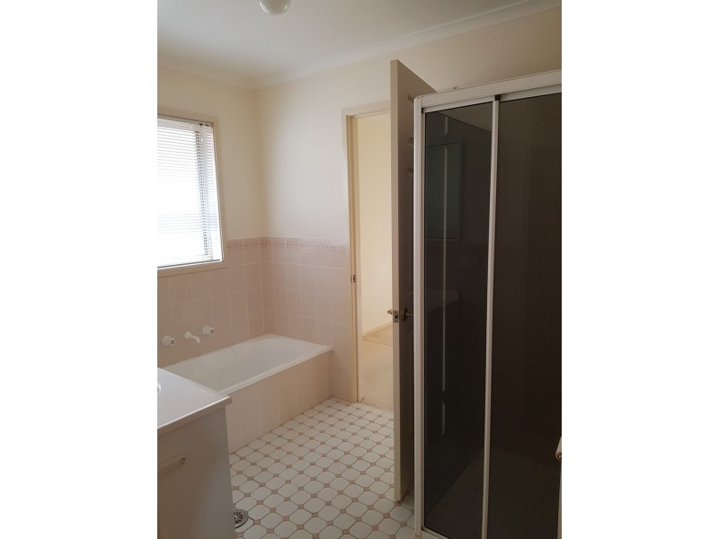 4 Caley Place, Sunshine Bay NSW 2536