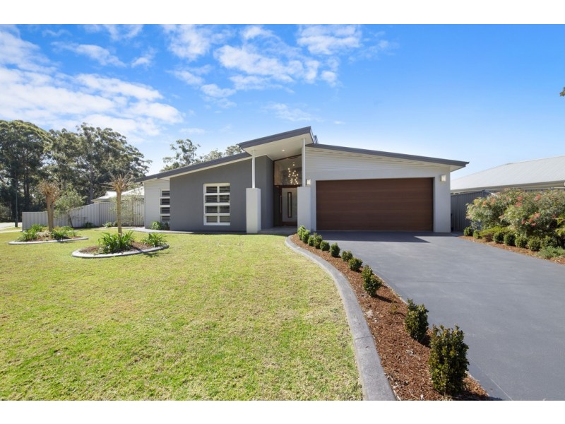 19 Martin Place, Broulee NSW 2537