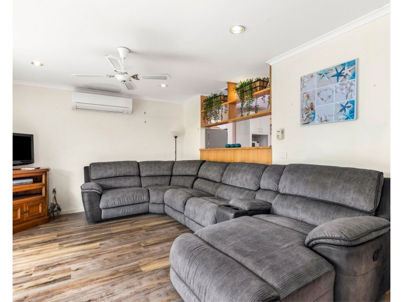 2/1 Cambridge Crescent, Broulee NSW 2537
