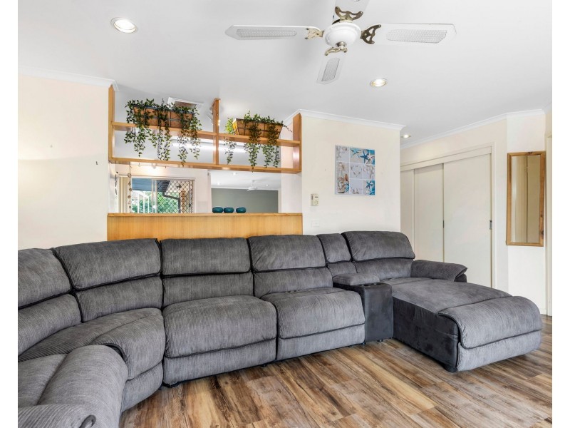 2/1 Cambridge Crescent, Broulee NSW 2537