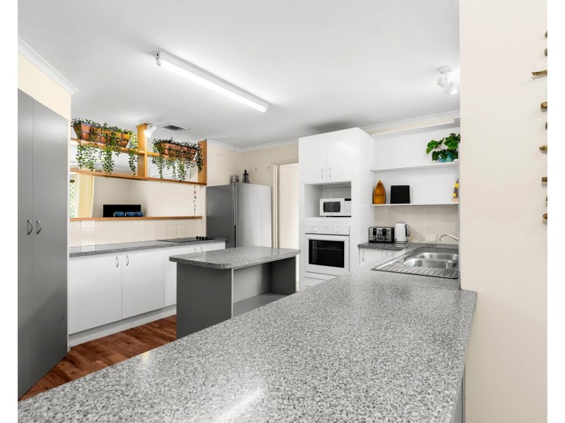 2/1 Cambridge Crescent, Broulee NSW 2537