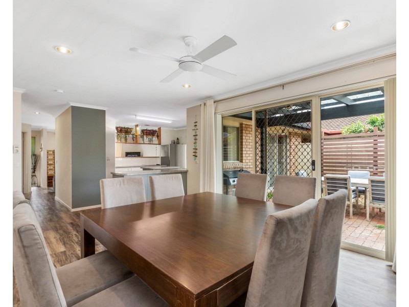 2/1 Cambridge Crescent, Broulee NSW 2537