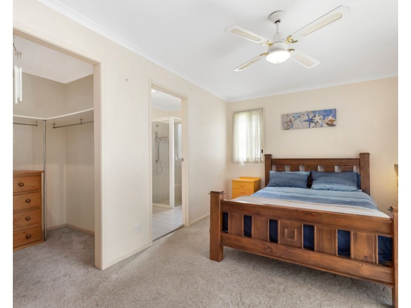 2/1 Cambridge Crescent, Broulee NSW 2537